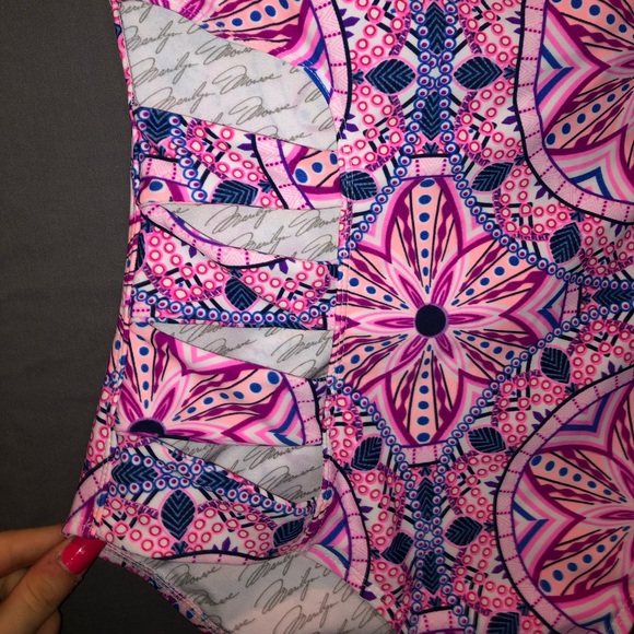 One piece bathing suit - Picture 2 of 5